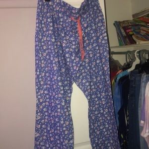 Night pants with little flowers on it